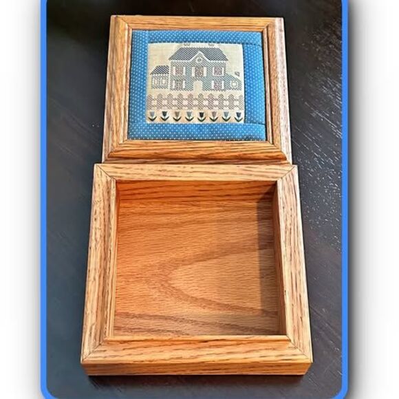 Cross Stitch Trinket Box Golden Oak Wood Home w/ Fence & Flowers 7 x 7 Square - Picture 3 of 4